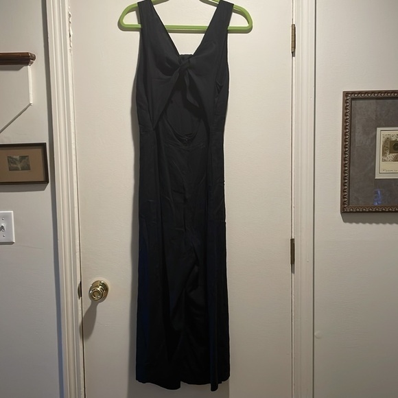 who What Where Linen Blend Peekaboo Open Back Zippered Sleeveless Jumpsuit - Picture 4 of 9